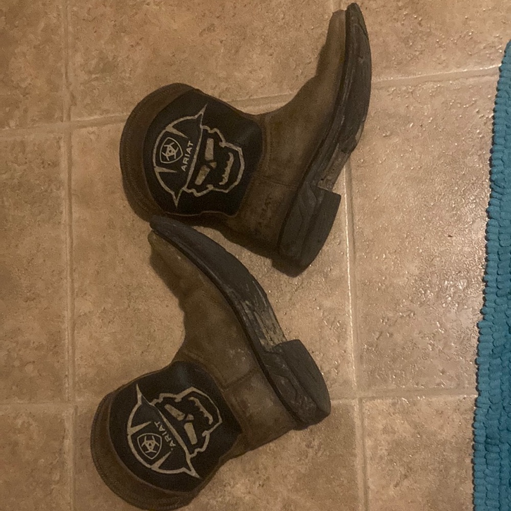 Boys Ariat boots